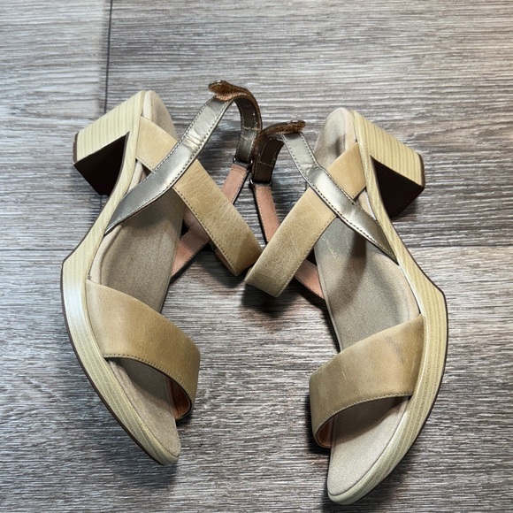 Naot Shoes - Naot Tan Leather Sandals woman’s 38 (s151)